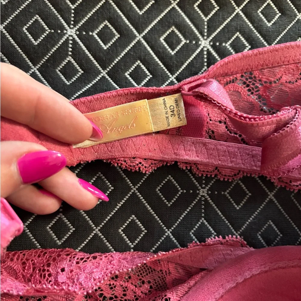 Victoria's‎ Secret Vibrant Pink Lace Bra